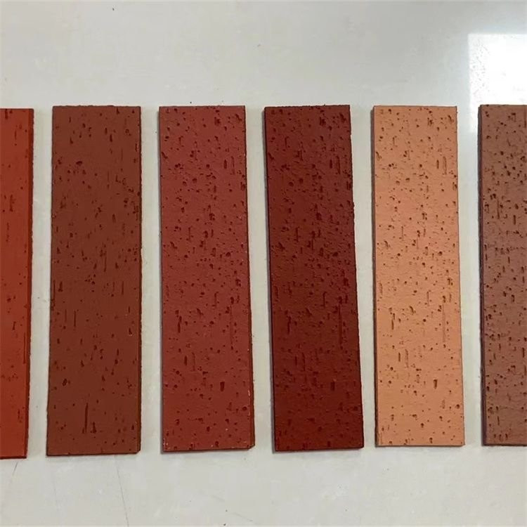 Eğilebilir Kil Duvar Kelepçeleri Çeşitli Boyutlarda Çeşitli Tasarım Çözümleri Eğri Duvarlar İçin Mükemmel Topraklı Tonlar